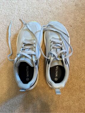 WHITIN Barefoot Running Sneakers in Light Gray